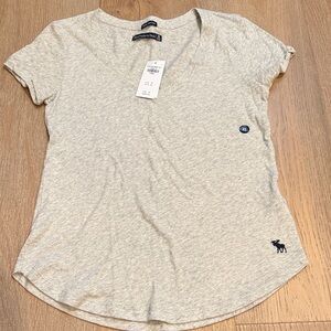Abercrombie & Fitch Light Gray Short Sleeve Tee